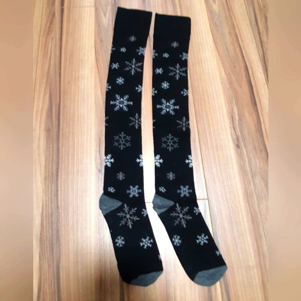 Knee high socks with snowflakes ❄